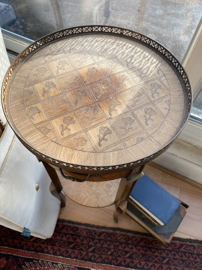 null Marquetry table with marble top and gallery

Louis XV style

Insolate / acc...