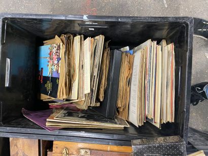 null Lot of knick-knacks, records etc (several moving boxes)