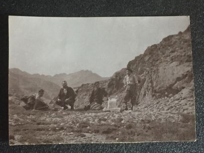 null MOUNTAIN Rare set of original photographs between 1903 and 1933 from the collection...