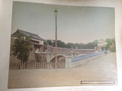null JAPAN: Important album of 24 19th century color photographs printed on albumen...
