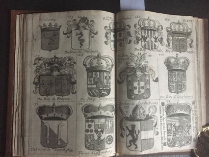 [ARMOIRIES] Sovereigns of the World. Album-collection...