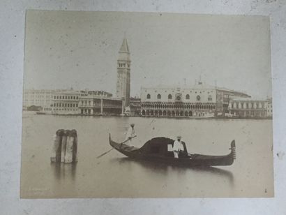 null Italie -VENISE - Ricordo di Venezia. Album in-8 toile rouge éditeur (toile mouillée,...