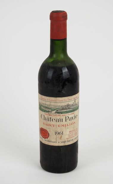 1 bouteille Château Pavie 1961 

mi à basse...