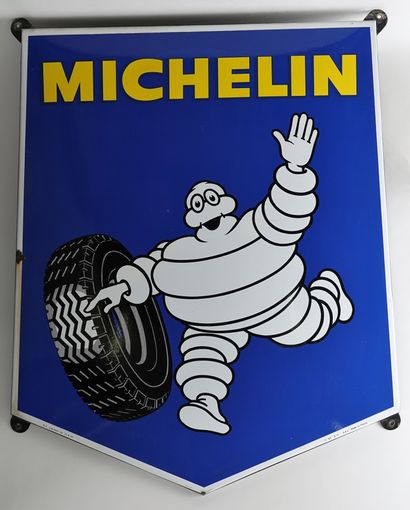 null MICHELIN

Enamelled plaque with a Bibendum crest

80 x 68 cm. Condition of use...