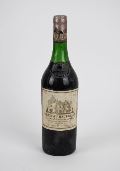 null 1 bouteille Château Haut Brion 1970 

Etiquette tachée