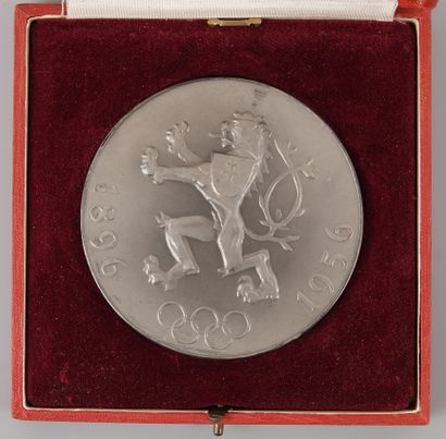 null Olympic Games of winter / summer. Large round medal Czechoslovakia / Russia...