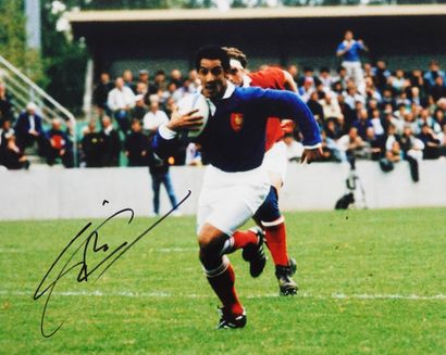 null Rugby / Blanco / Photo / Autograph. On beautiful color photo of action, real...