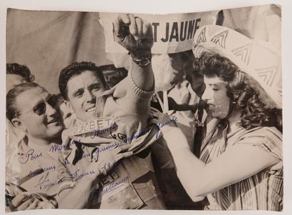 null Cyclisme / Antonin Rolland / Dédicace / Yvette Horner / 1955. Photo de presse...