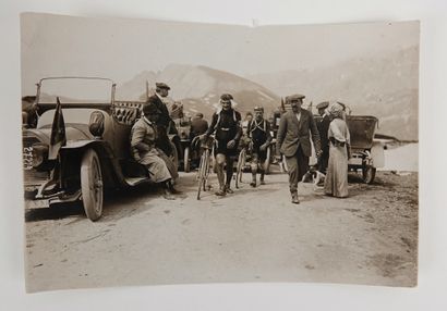 null Cycling / Faber / Defraye / Tour 1912. Exceptional silver press photo. At the...