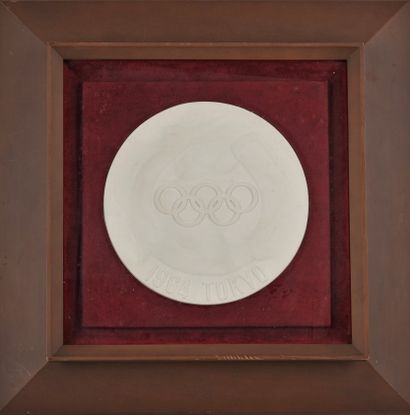 null JO / Été 1964 Tokyo / Médaille géante, étonnant moulage en plâtre de médaille...