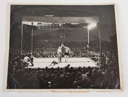 null Boxing / Joe Louis / KO / World Championship. Superb original photo of the Joe...
