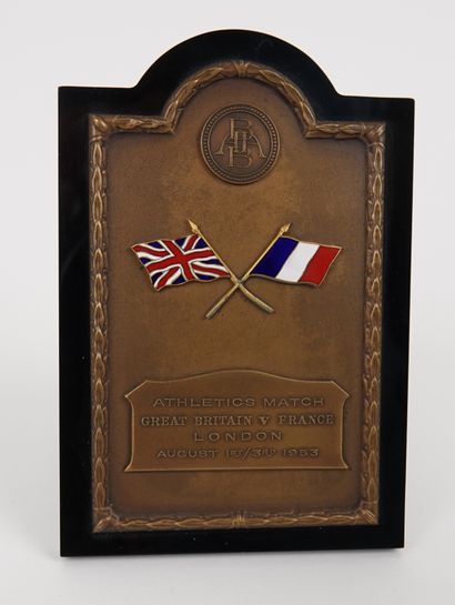 null Athletics / Men's game GB-France / Superb commemorative plaque of the game Great...