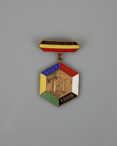 null Cycling / UCI / 1950. Hexagonal badge in gilded metal, enamelled (six colors),...