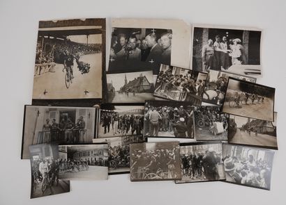 null Cycling / Sylvère Maes / Tour. Set of 18 original press photos, silver print...
