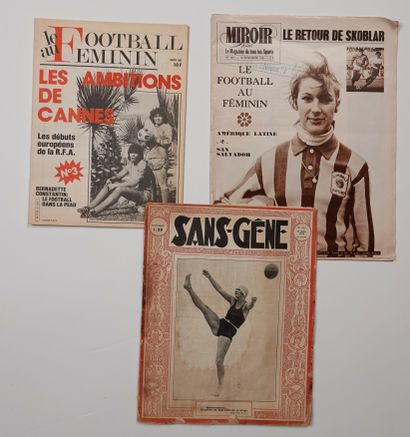 null Women's sports / Football. Six pieces: a) 2 original press photos, match in...