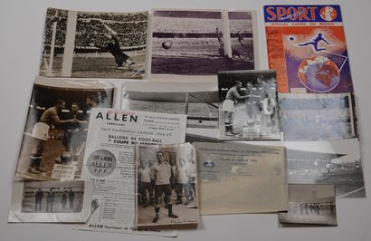 null Soccer / World cups / 1930-1962. Set of 12 pieces: a) CM 1930, an original photo...