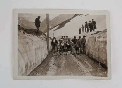 null Cycling / Lapize / Devroye / Galibier / Tour 1912. Exceptional silver print...