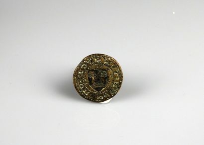 null Gothic brass seal with pinnacle decorated with an elaborate shield


2.2 cm...