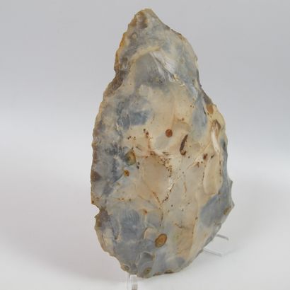 null Prehistory. Large biface. Flint. L 14cm. Early Paleolithic.
