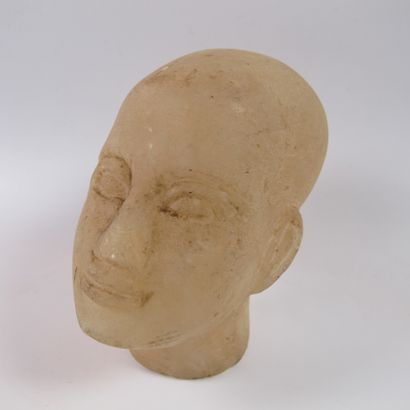 null Egyptian priest's head in alabaster. L 10.5cm. H 9cm. Amarnian style.