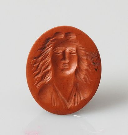 null Intaglio representing a woman in front


Jasper 1.8 cm


Modern period