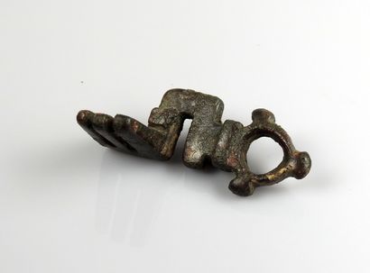 null Translation key with three teeth comb


From a XIXth century collection of a...