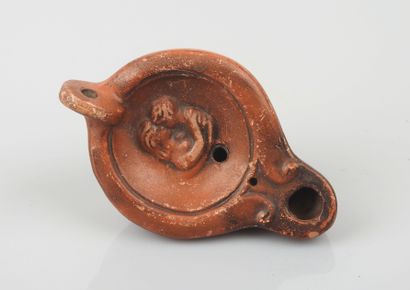 null Roman style oil lamp.mother and child.terracotta.


L :10cm.
