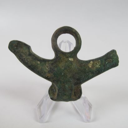 null Phallic amulet in bronze. L 6 cm. Roman period.