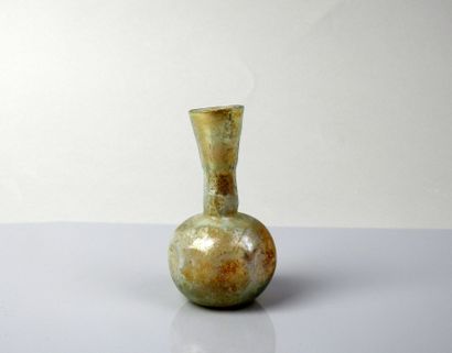 null Vase with a long neck and a side body


Glass 9 cm


Roman period
