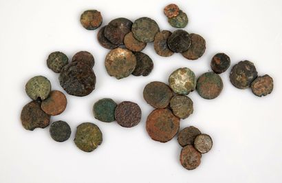  Ensemble de monnaies romaines et imitations de la fin de l’empire romain