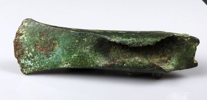 null Axe with median fins


Old Jeandelize collection


Bronze 13 cm


Protohistory...