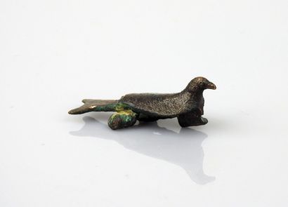 null Fibule à ressort représentant un oiseau


Bronze 4.5 cm


Période romaine I-II...