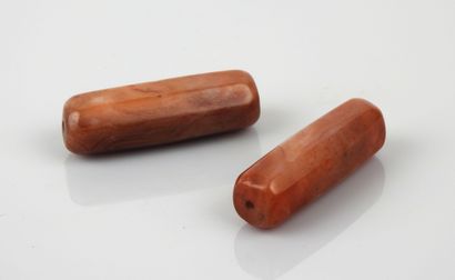 null Two large carnelian beads.Ist-IInd millennium.


Each approx 5cm.