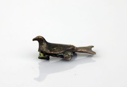 Fibule à ressort représentant un oiseau 
Bronze...