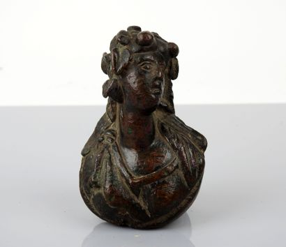 null Important scale cursor representing a horned deity, with a superb dark patina,...