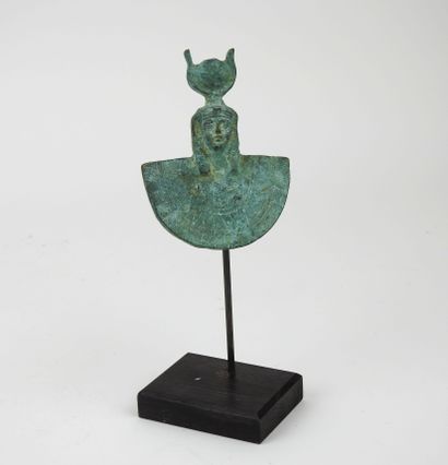 Egide de la Déese Isis Hathor.Bronze.Style...