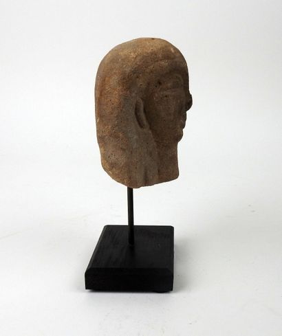 null Bust of a dignitary .


Sandstone.style of the last dynasties.H :12cm.