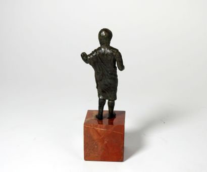 null Rare statuette de sénateur romain, portant une toge


9,3 cm


Période roma...