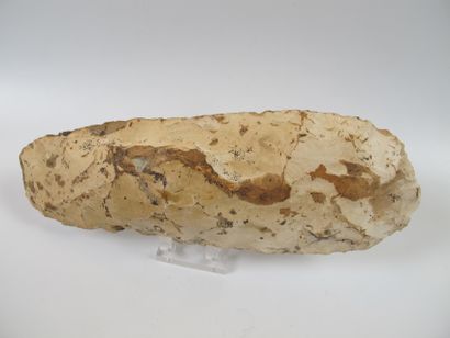 null Prehistory. Large carved axe. Flint. L 17cm. Upper Paleolithic.
