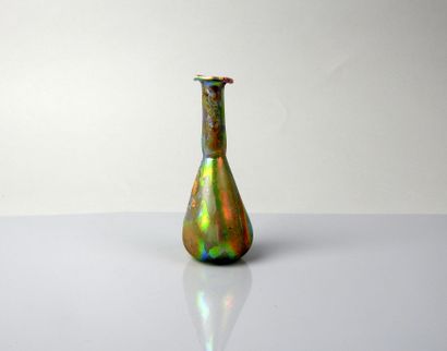 null Nice bottle with a beautiful iridescence


Glass 13 cm crack


Roman period