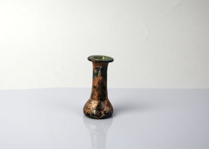 Vase with long neck in very thick glass


Glass...