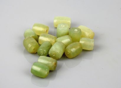 null Fifteen beads.Serpentine.


L: each approx 17mm.