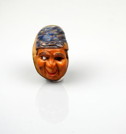 null Tagua nut (vegetable ivory) carved in the shape of a grotesque character


4,8...
