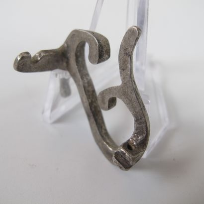 null Roman fibula with plant motif. Silver alloy. L 3.3cm. 100 - 200 AD.