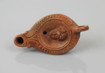 null Oil lamp decorated with a face of ephebe.Roman style.


Terracotta.11cm.


In...