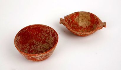 null Set of two very fine bowls or dishes, one with a decorated handle


Ceramic...