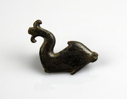 Fibule en forme de dauphin 
Bronze 4.2 cm...
