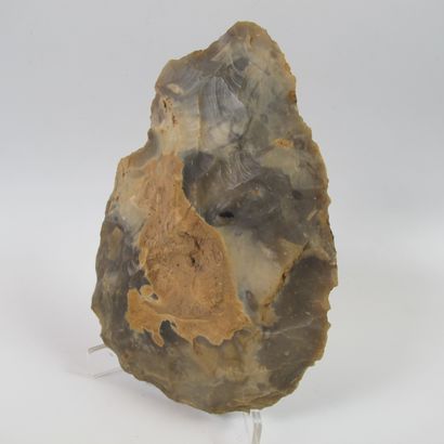 null Prehistory. Large biface. Flint. L 14cm. Early Paleolithic.