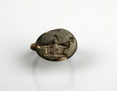 Ring with birds decoration 
Bronze Finger...