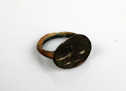 null Ring with birds decoration


Bronze Finger size 58


Roman period